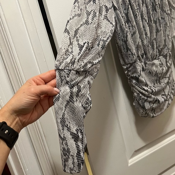 Express crop top on or off shoulder size XS - Picture 7 of 16